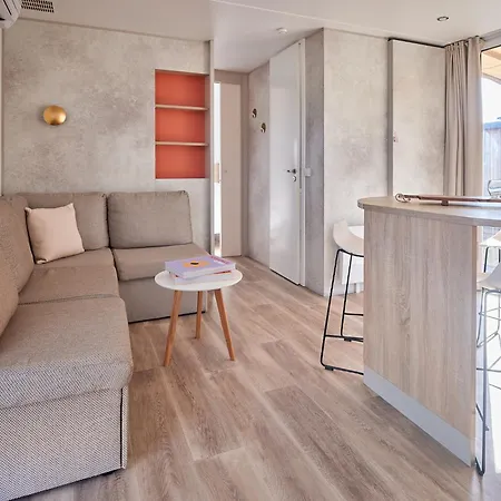 Blendin Retreat Agde פארק נופש